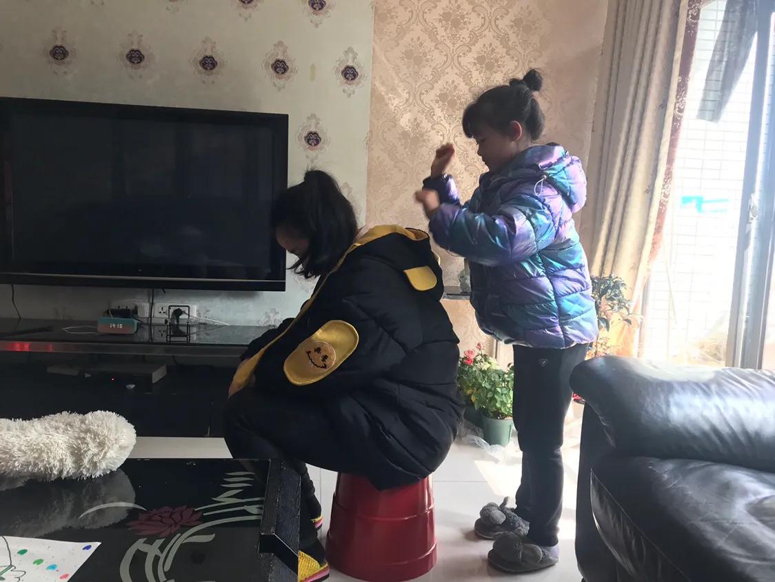渝北妈妈“女神节”遇惊喜 10岁女儿制作贺卡感恩