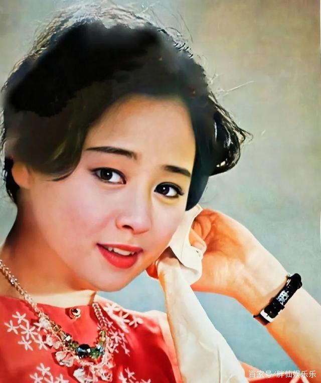 80年代初期,一部风景抒情片《庐山恋》让演员张瑜成为火遍全国的一线