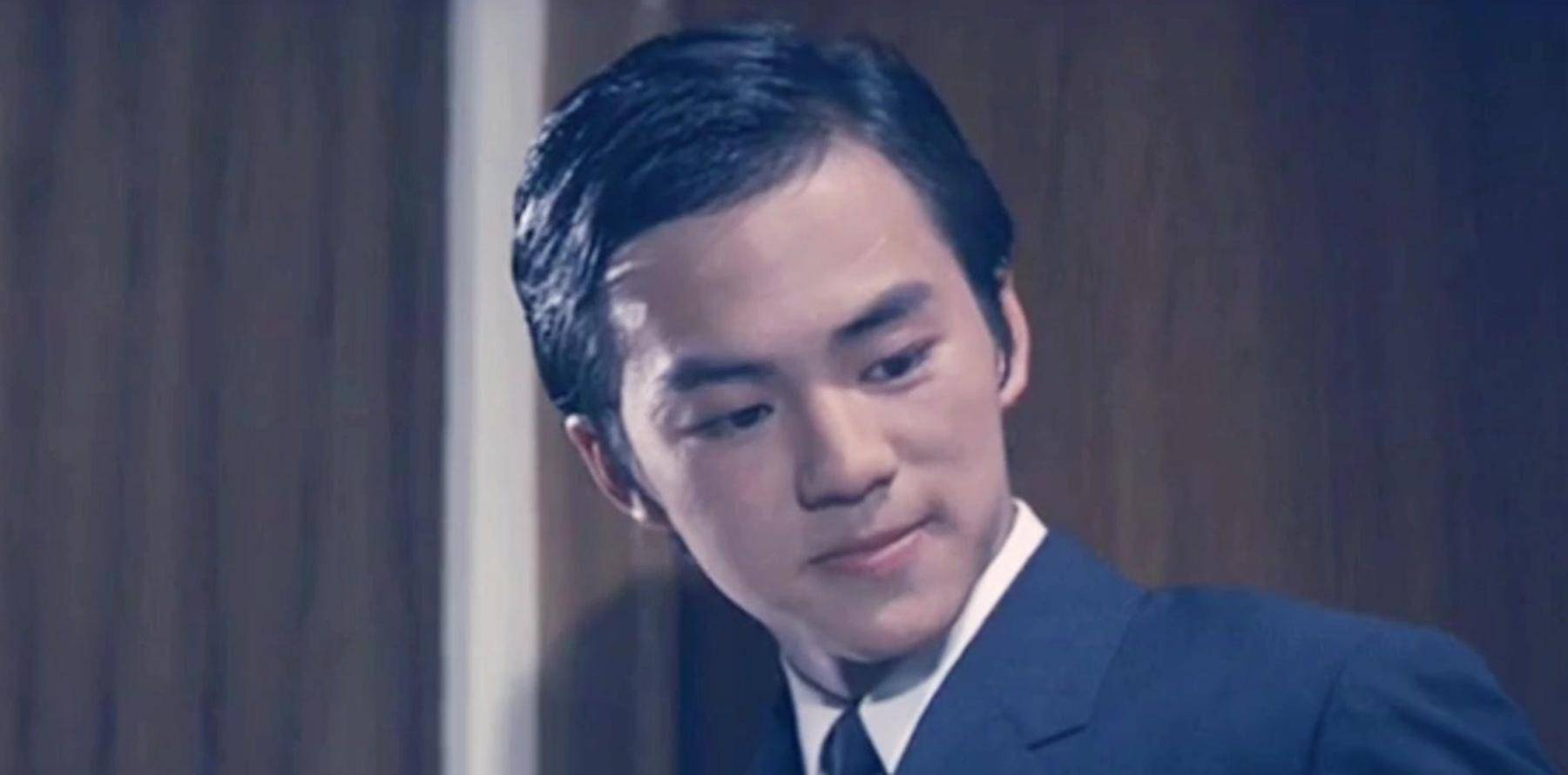 只可惜奈何狄龙的花期实在太短,到了年纪便尽显老态,脸上的肉明显松弛