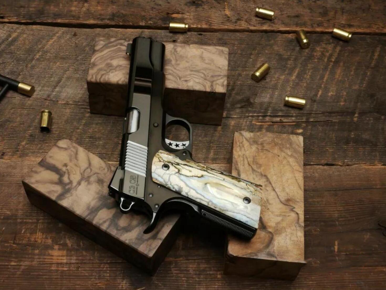 "北极狐"雇佣兵的20种轻武器,都是世界最顶尖的枪支