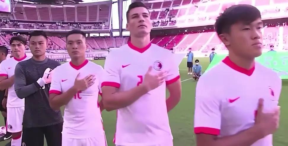 中国香港足球队(拒唱国歌遭批评，中国香港男足转变态度，一细节获得球迷点赞)