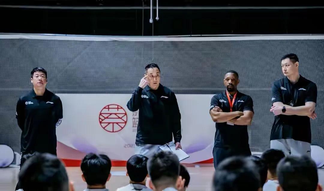 王菲在哪個cba球隊做主教練（CBA最新消息：王非出山執教，杜鋒迎來得力助手，喬爾杰維奇惹爭議）