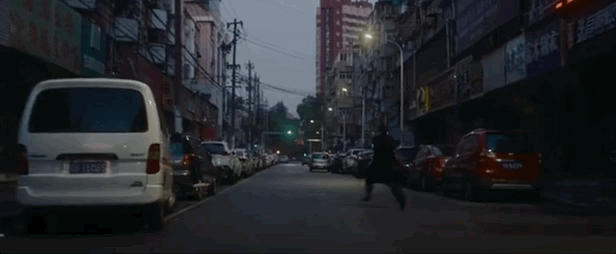 4.6分成“票房冠军”，剧情全靠旁白，只剩狗血金句，他凭什么？