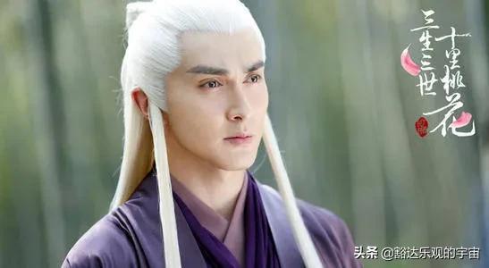 他曾是一快递员，因长相帅气被杨幂发现，现成为名偶像明星