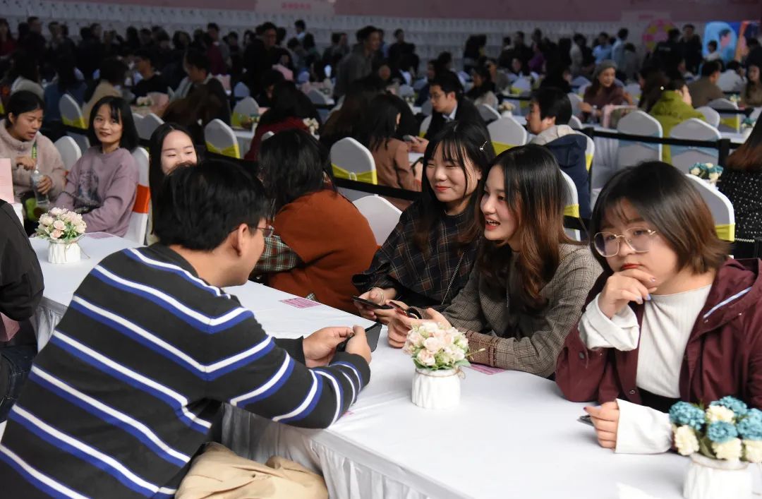 代表委员开启“催婚”模式：建议本科实行4至8年弹性学制，方便大学生结婚；鼓励在校硕士和博士结婚生育