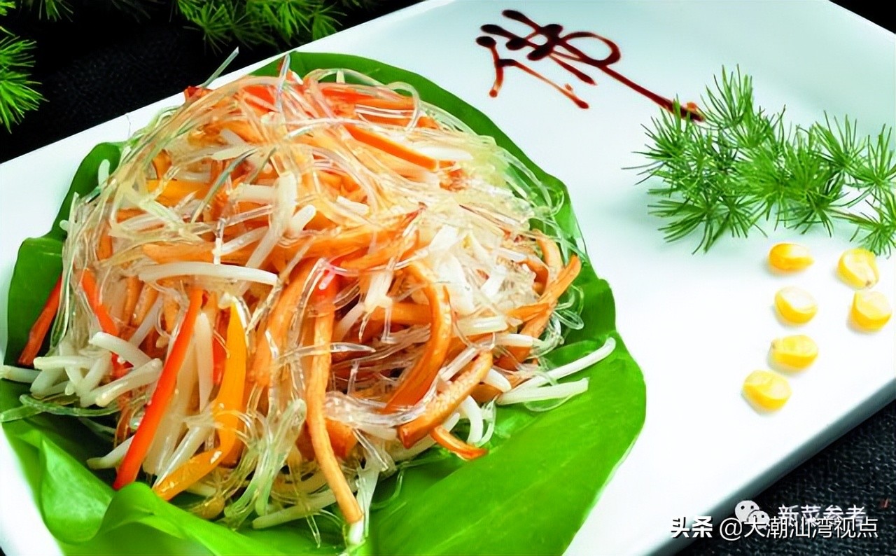 推荐理由:以干黄花菜和黄豆芽为主料,仿鱼翅形状成菜,配水发玉兰片,水