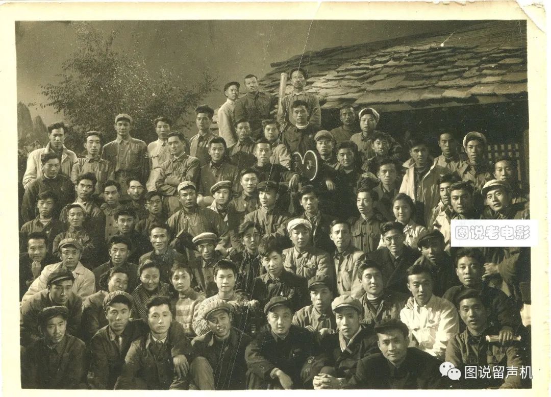 新老李向阳相聚 独不见“鬼子王”方化 新版《平原游击队》剧组照