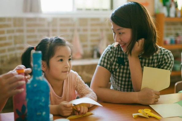 期末考试得满分，爸爸奖励女儿1分钟无限制购物，付款时呆住了