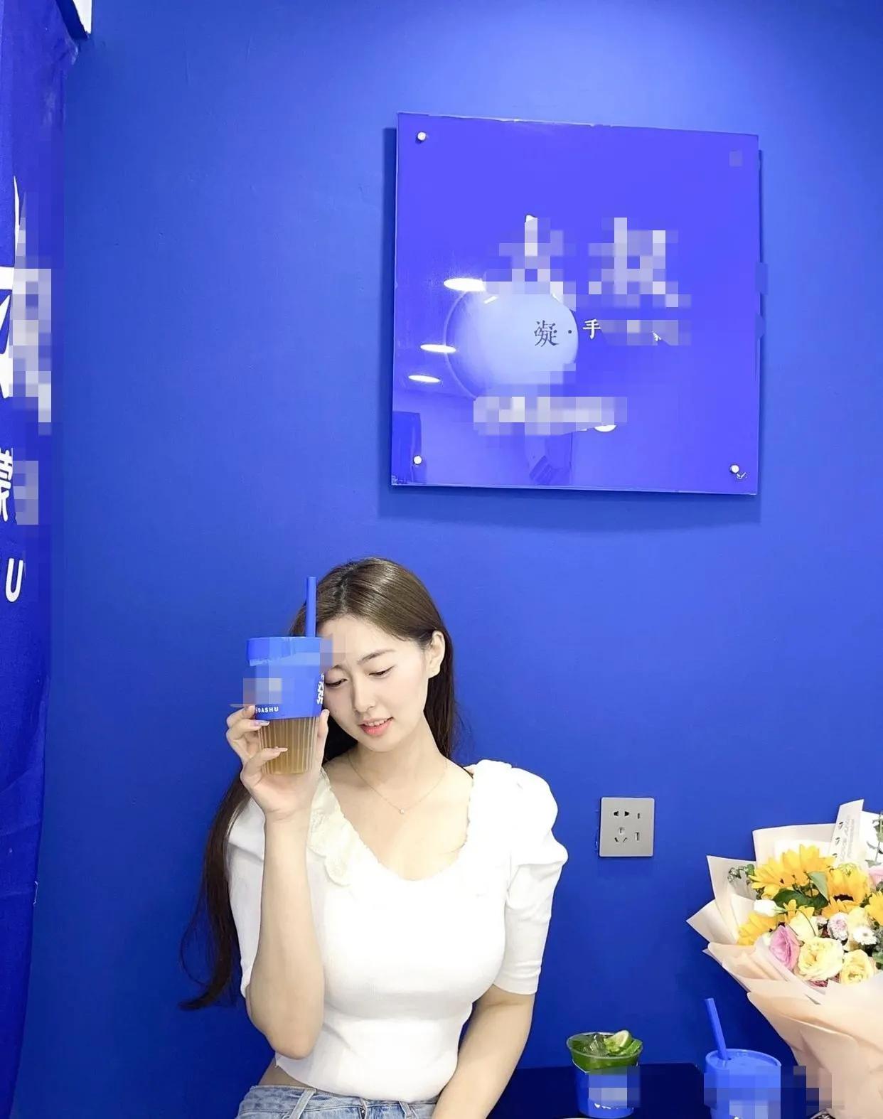 炎热夏天,喝点冰爽的冷饮小吃,惬意