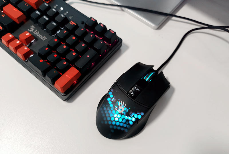 游戏打字最佳“辅助”，血手幽灵RGB轻量化鼠标体验
