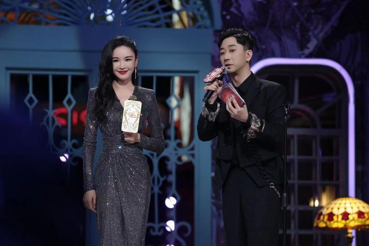 黄海波和莫小奇：相恋半年没真爱，分手后一个被抓，一个成神婆