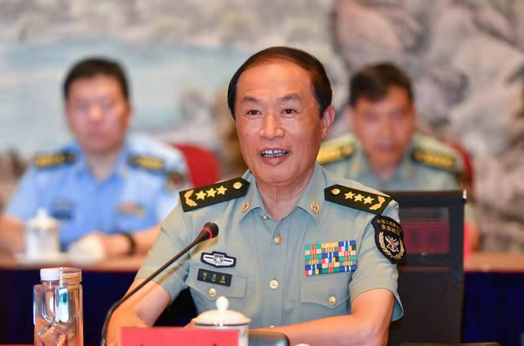 何卫东:15岁初中毕业参军,服役47年晋升战区司令,被授什么军衔