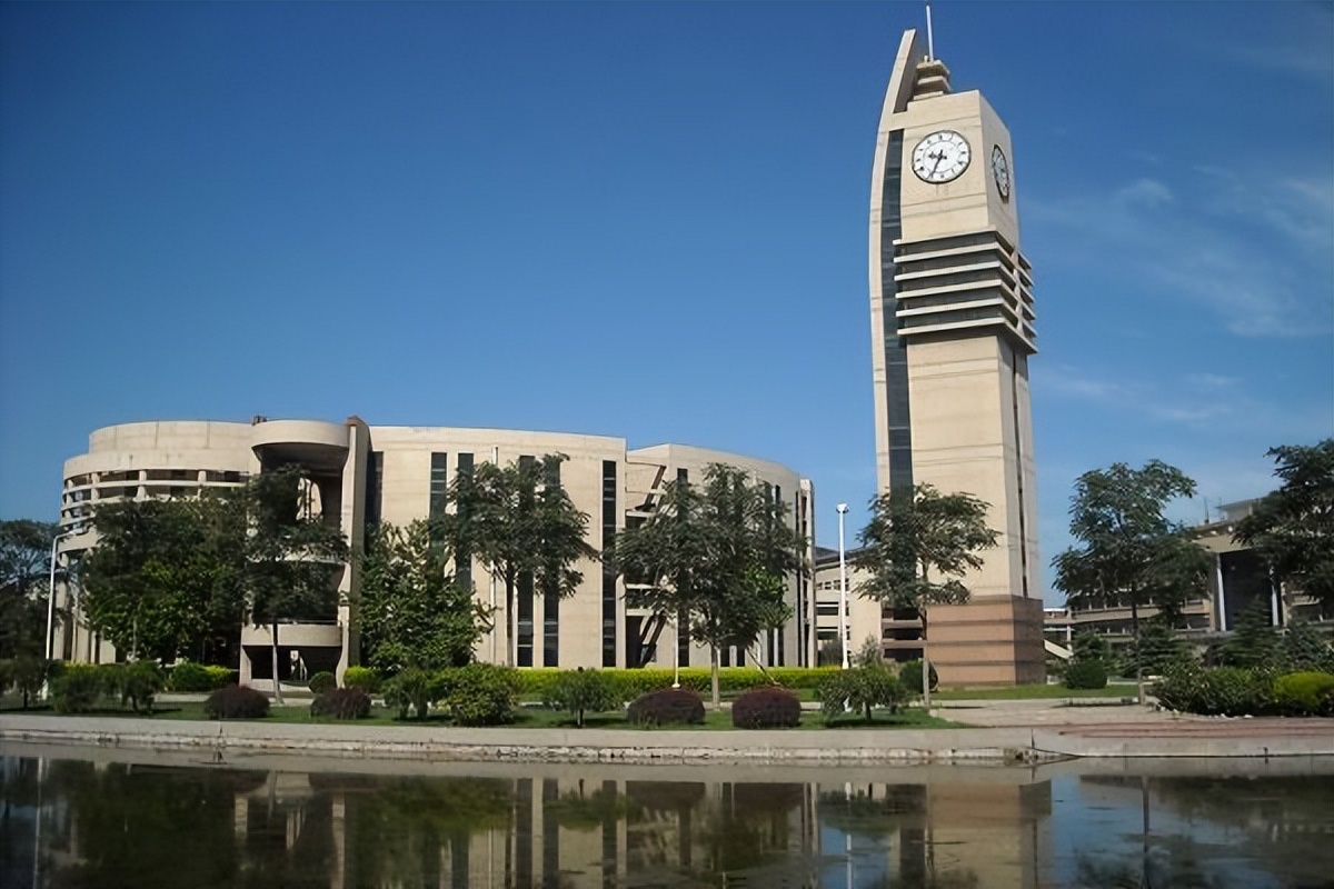 这个阶段有几件事,对于中国民航大学来说很重要,1963年,成都民用航空