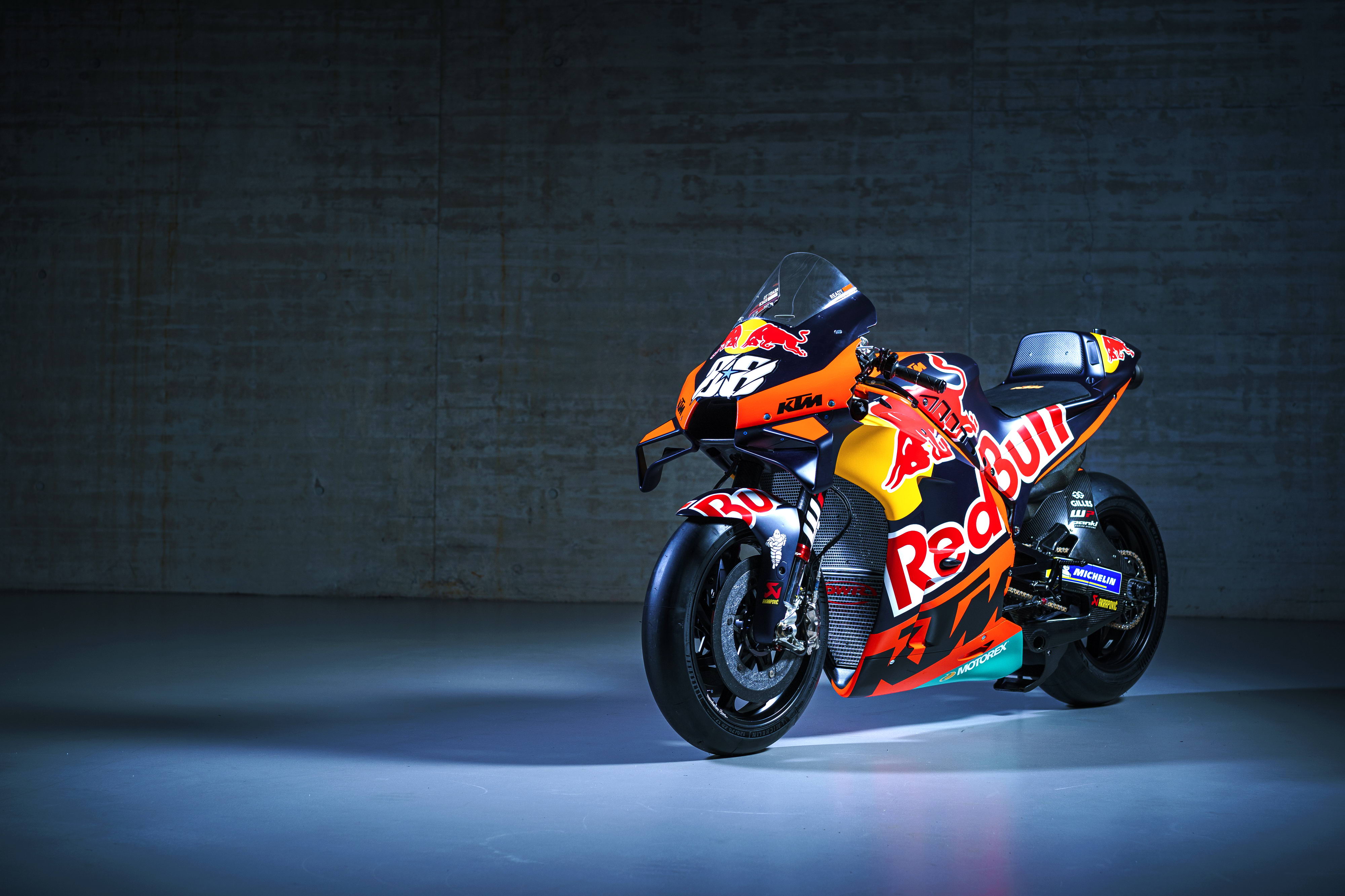 赛车rc比赛(MotoGP 2022：KTM MotoGP 红牛车队的 RC16 赛车)