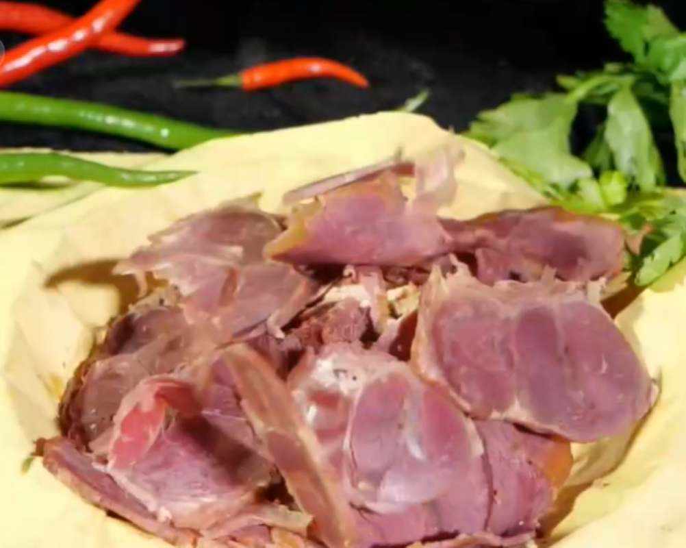 2013年，大哥用10万块创业养公牛，靠着317口大缸，年入2600万