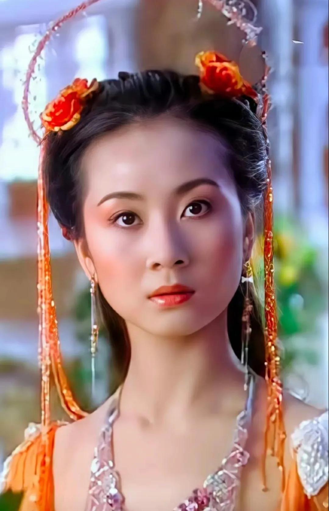 也是天庭食神爱慕的对象红儿雍容尊贵,是很能体谅王母的苦心的长女.