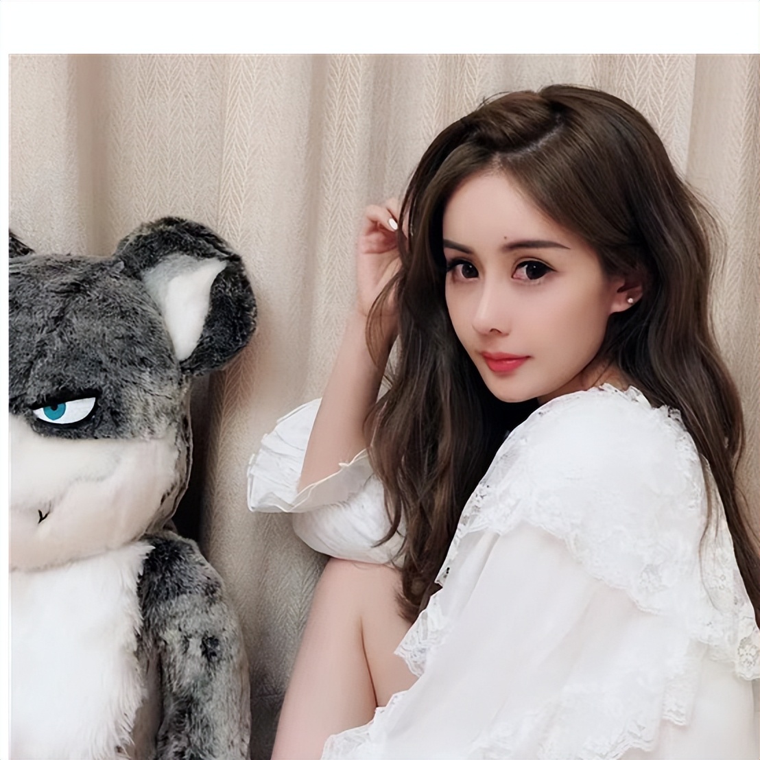 被王思聪骂地摊货，生下孩子后密谋3年，韦雪真的捞了9亿分手费吗