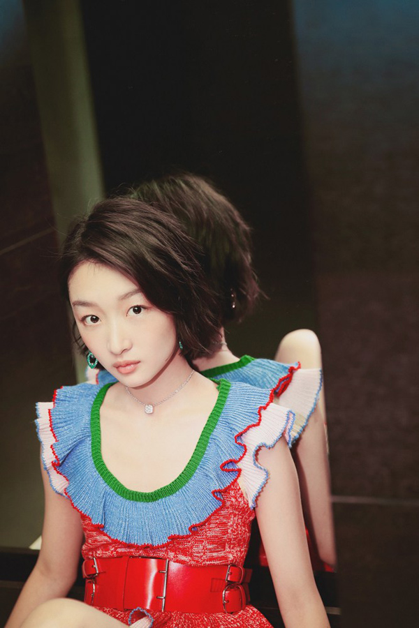 92年女演员周冬雨，乖巧可人，形象清纯