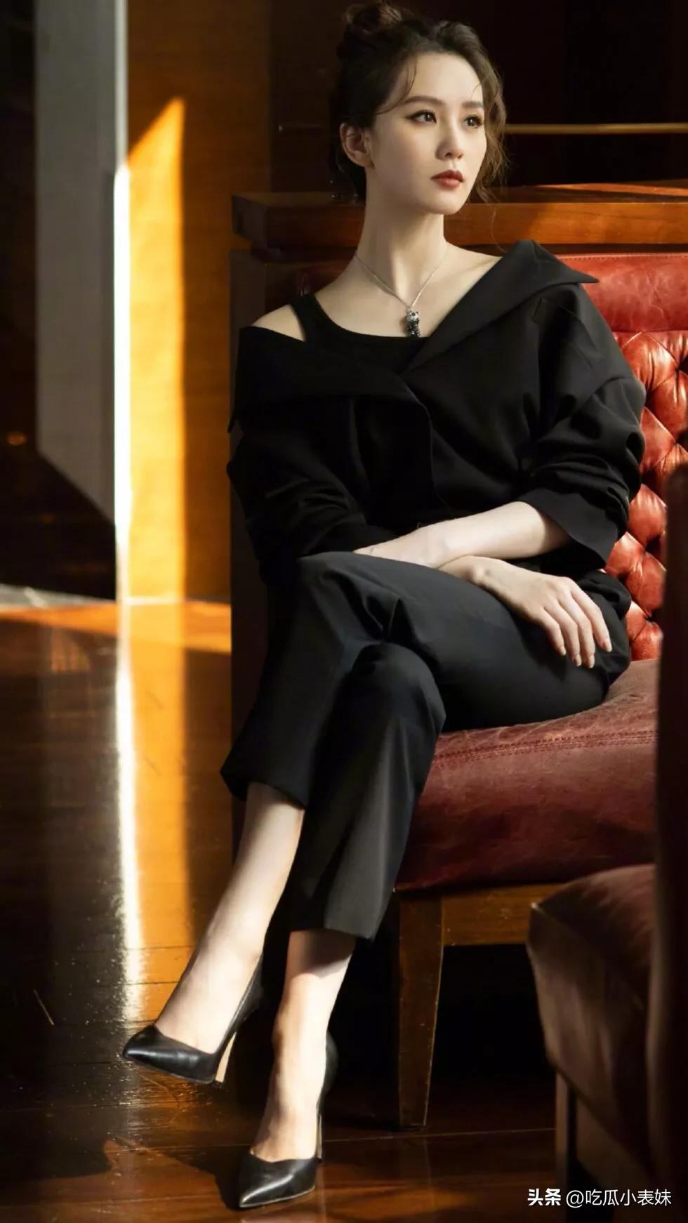 刘诗诗惊艳写真照，优雅迷人