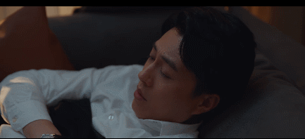 首播当晚，双卫视冠亚军，霸总靳东和“作女”李小冉的CP配一脸