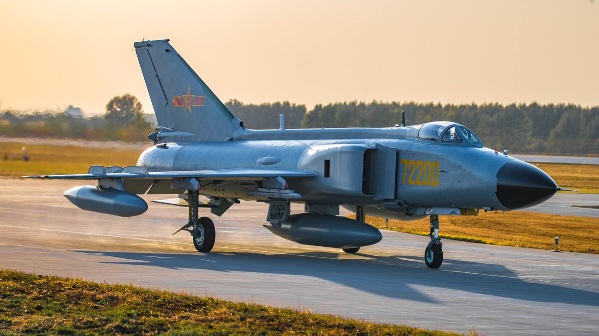 空軍五大戰區航空兵當中裝備殲-7的戰備旅,北部戰區與中部戰區就各自