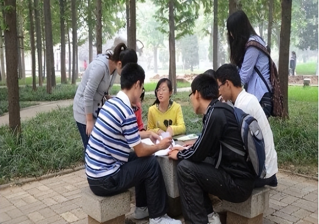 大学校园中女同学最“招人烦”的行为，都十分幼稚，一定要改正