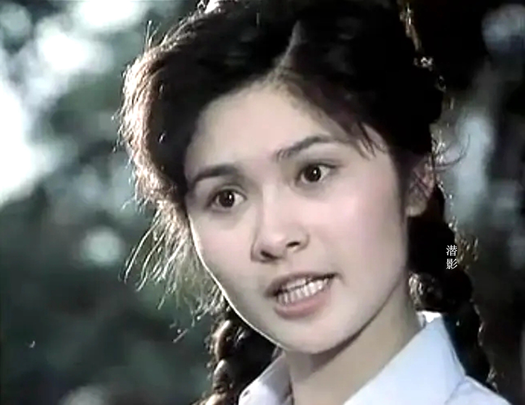 在1981年上映的电影《欢欢笑笑》中,韩月乔饰演女一号,杂技演员柳笑笑