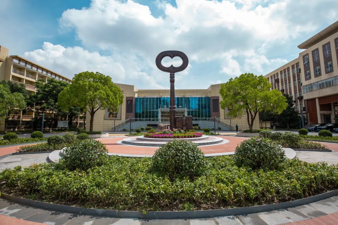 华师大宝山实验学校(华师大宝山实验学校校长)-爱妻自媒体