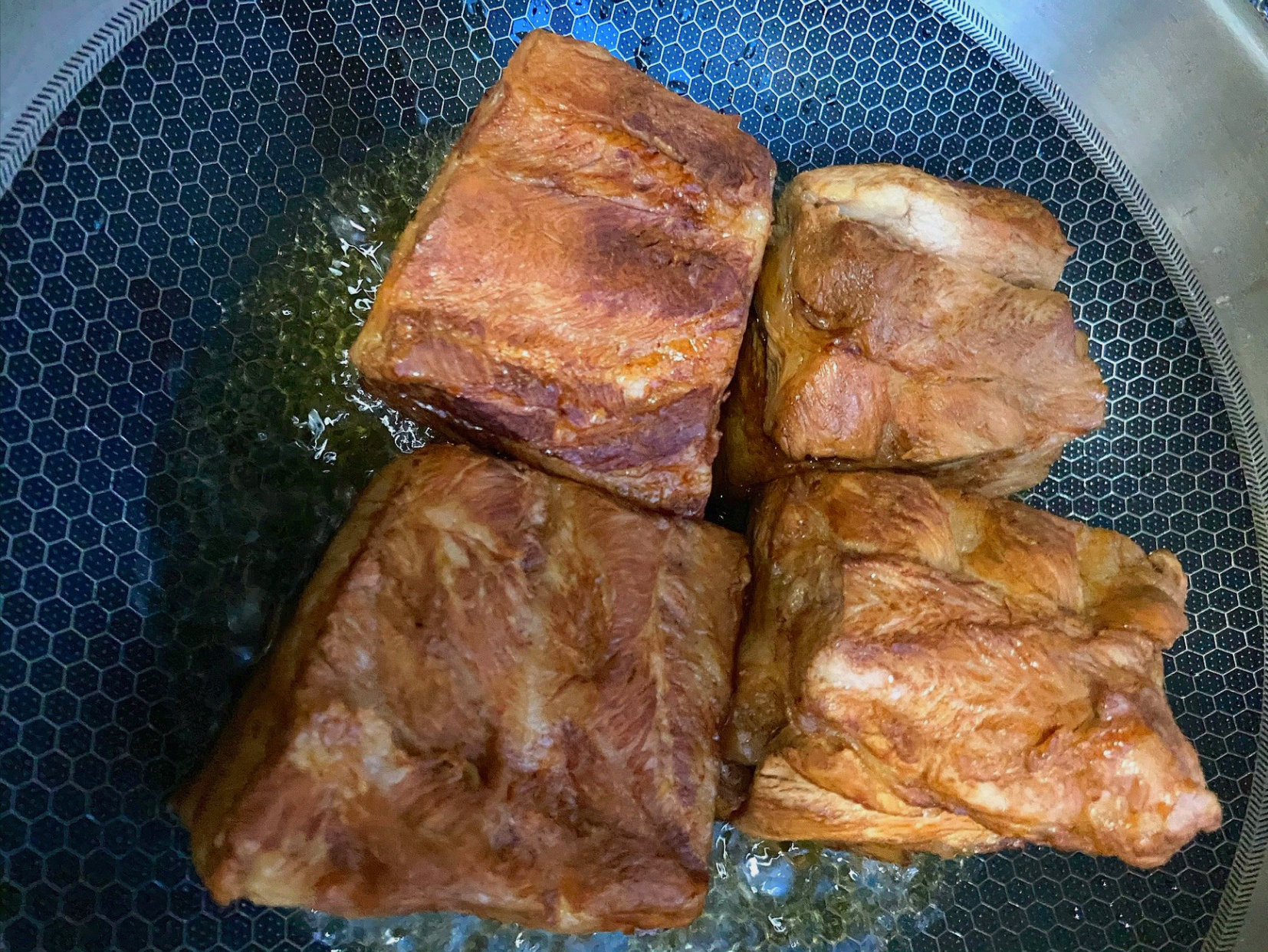 梅菜扣肉的正宗做法，软烂入味不油腻，年夜饭露两手，撑得住场面