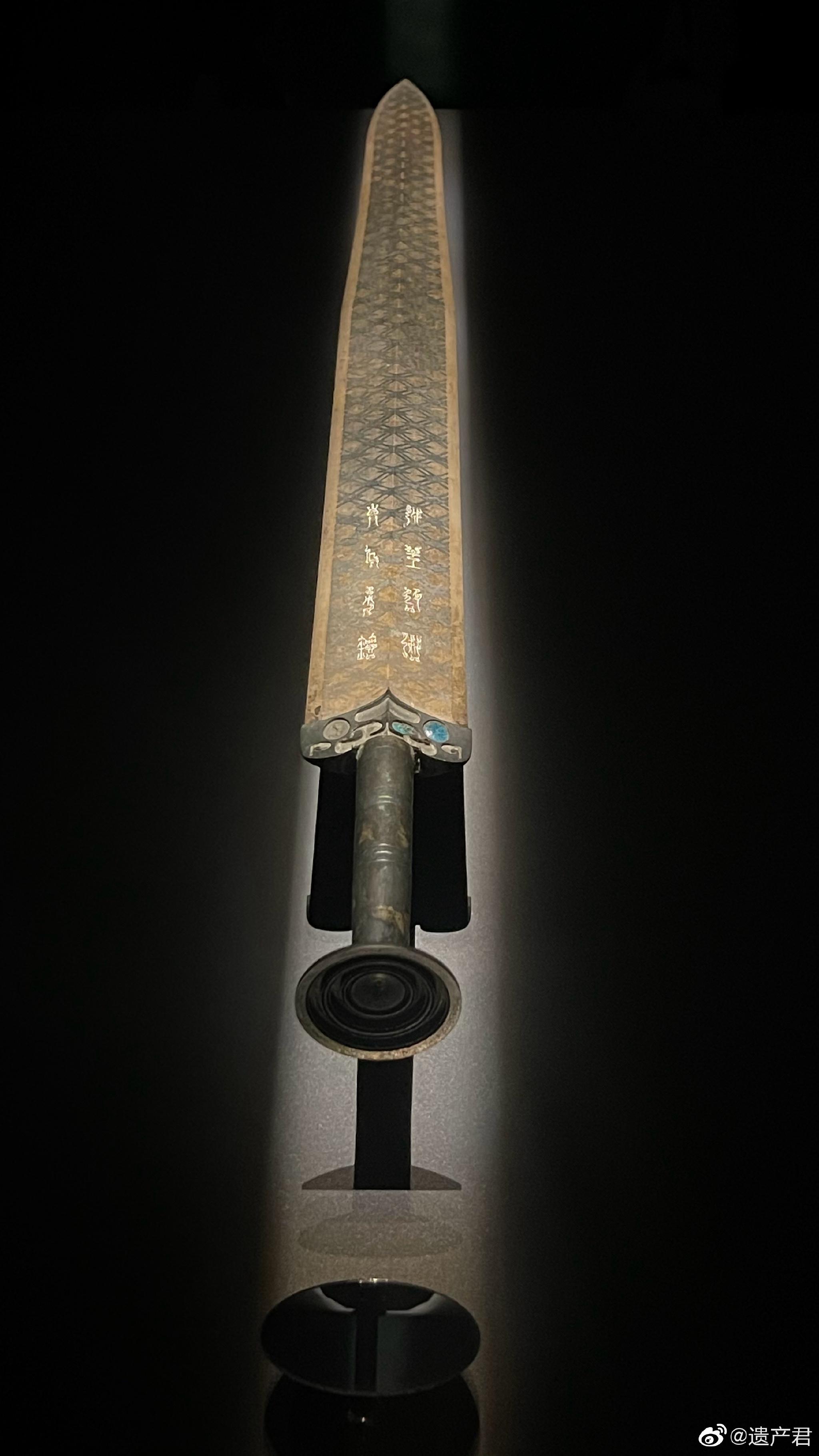 越王勾践剑谜团一:越国之宝为何现身楚国古墓?