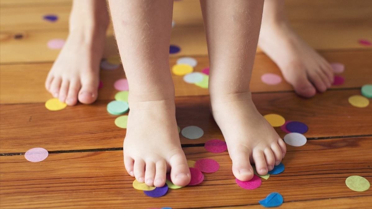 医生:光脚有好处,但是要注意