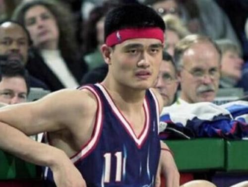 nba球員為什么不把發帶戴正（不戴發帶的球星，突然換成了發帶造型會怎樣？杜蘭特像鐵憨憨）