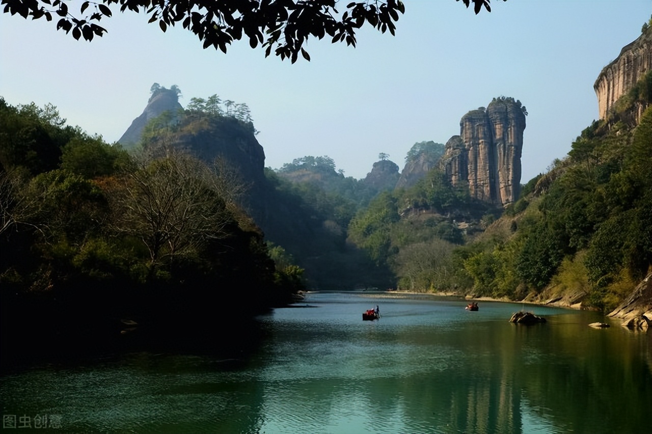 来武夷山，在天游峰冥想，观碧水丹山，拍摄秀甲东南的美景