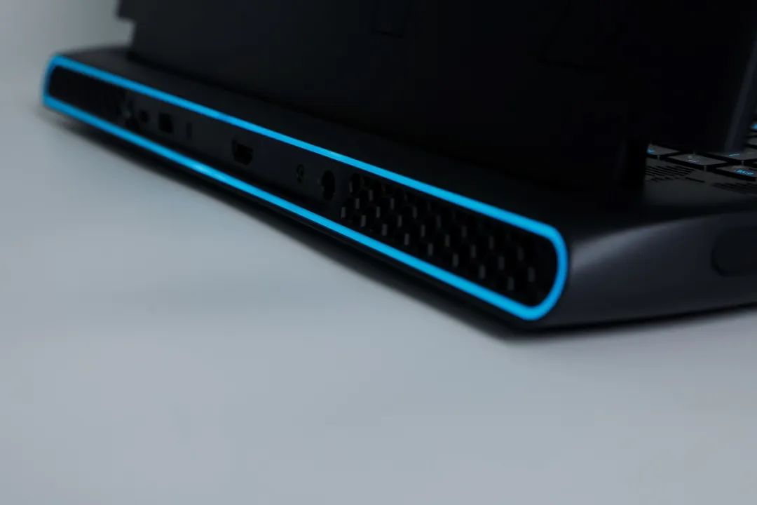 Alienware m17 R5锐龙版评测：强悍升级AMD锐龙9 6900HX旗舰处理器