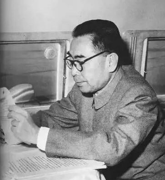 朱德位列十大元帅之首，授衔编号却是004，那么001号究竟给了谁？