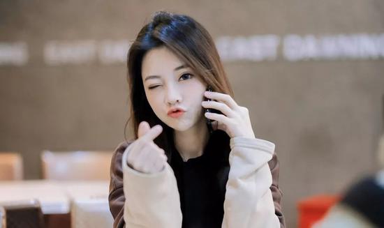 奇幻泰国的奇葩网红：创傍大款培训班，炫超过5000名富豪约会记录