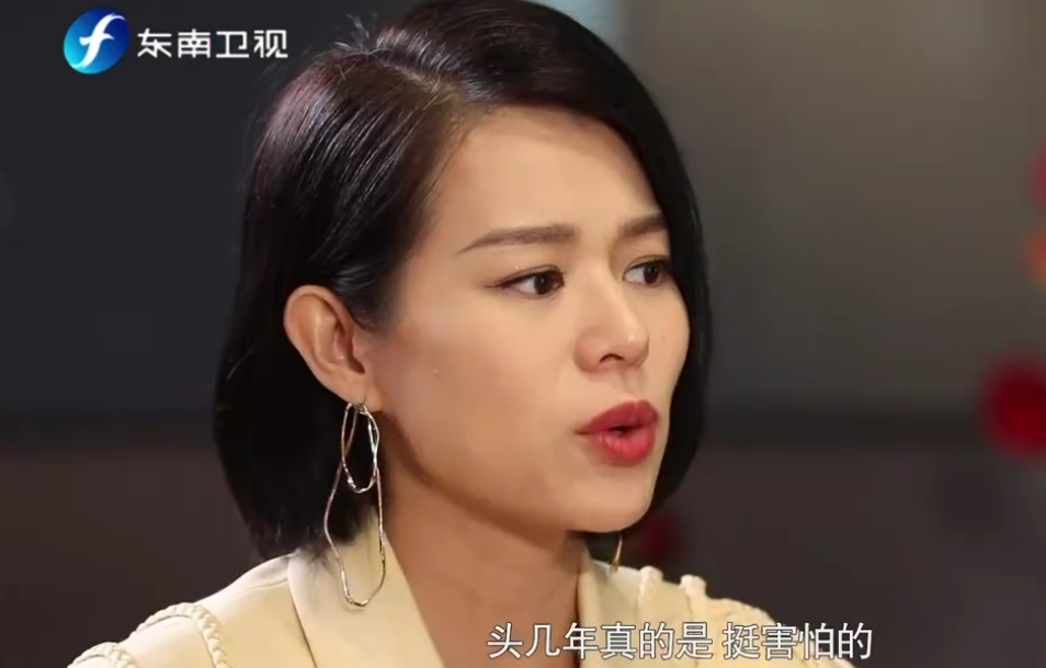 足球宝贝江伊涵(胡杏儿：从演技被质疑到“万凰视后”，一路走来不容易)