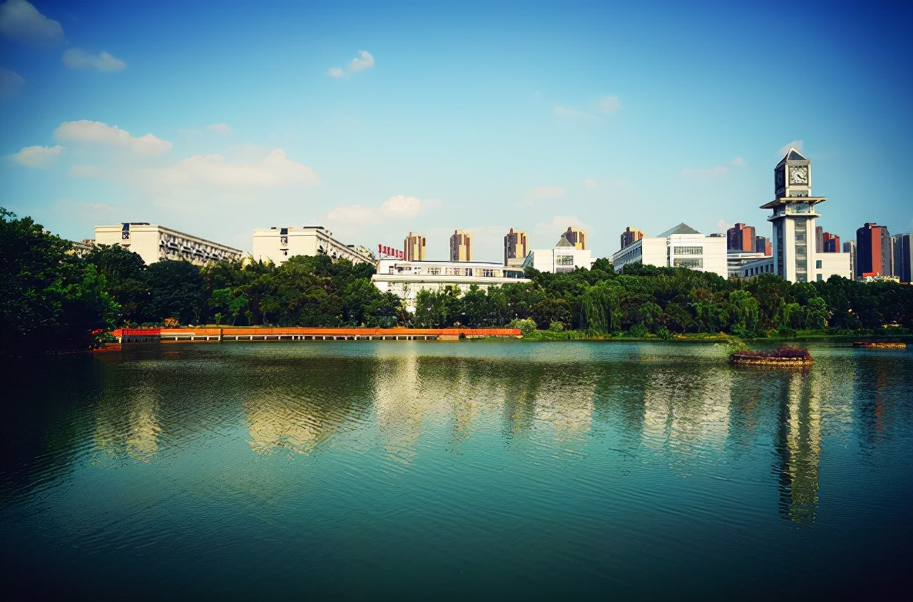 2022财经高校排名发布！中南财经政法冲顶成功，中央财经令人遗憾