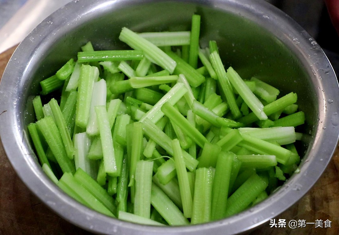 图片[11]-芹菜配什么菜最好吃 教你6种不同做法 清脆入味 顿顿吃光盘-起舞食谱网