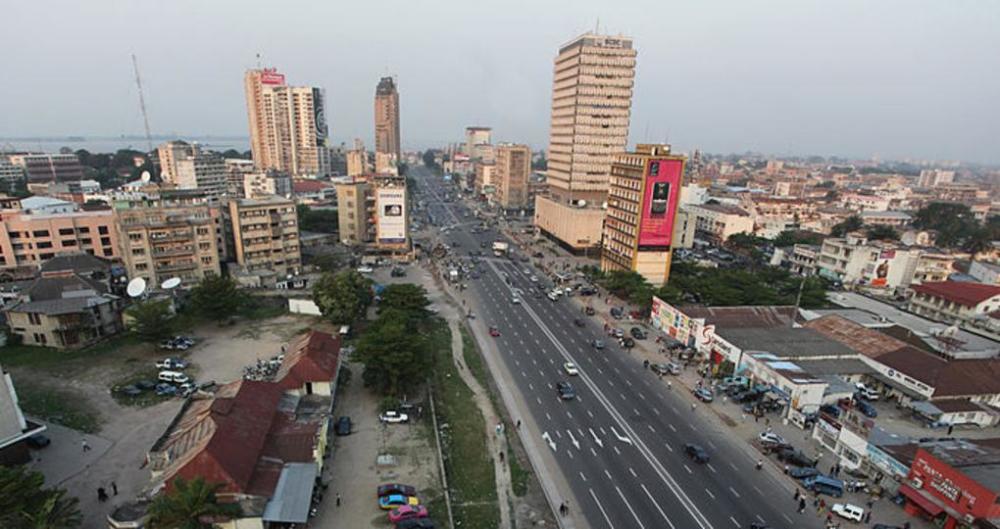 刚果金位于非洲中部,西邻大西洋,东南与赞比亚,安哥拉接壤,北与中非