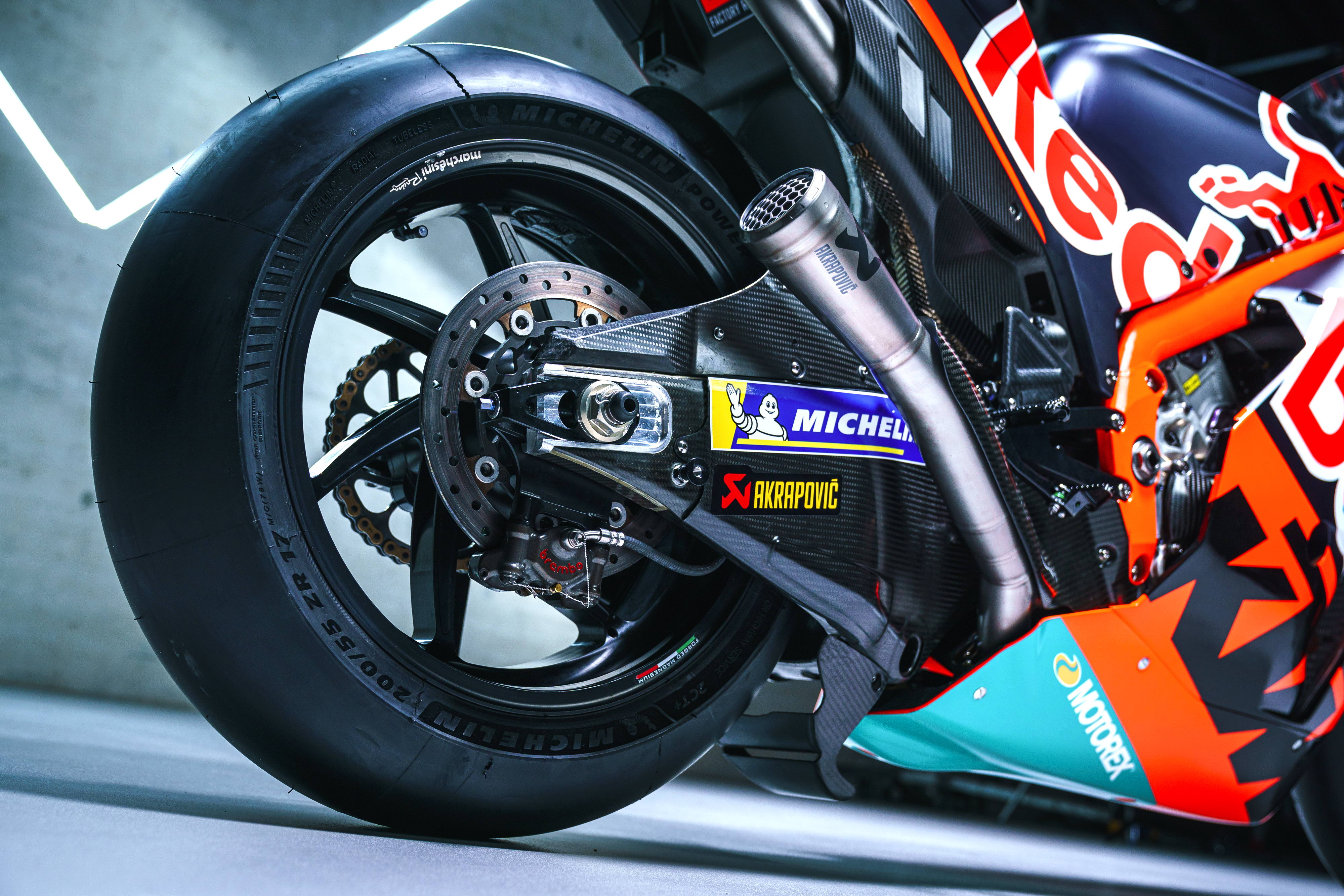 赛车rc比赛(MotoGP 2022：KTM MotoGP 红牛车队的 RC16 赛车)