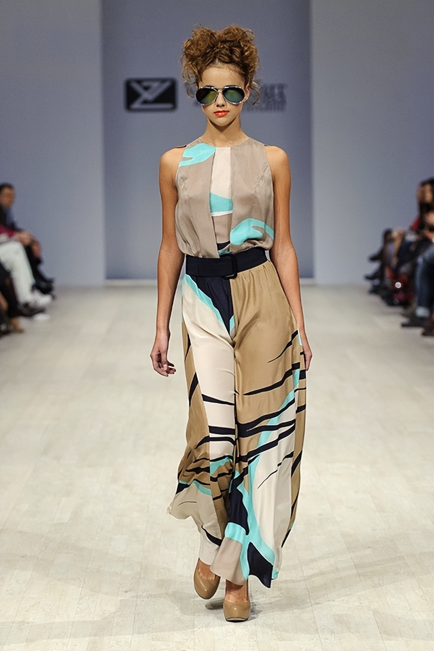 时尚女装 夏季缤纷水果运动休闲款式 线上米兰时装秀 日常通勤穿搭