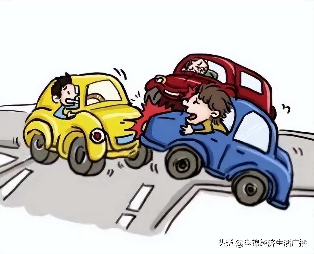 变更车道致三车相撞，女子