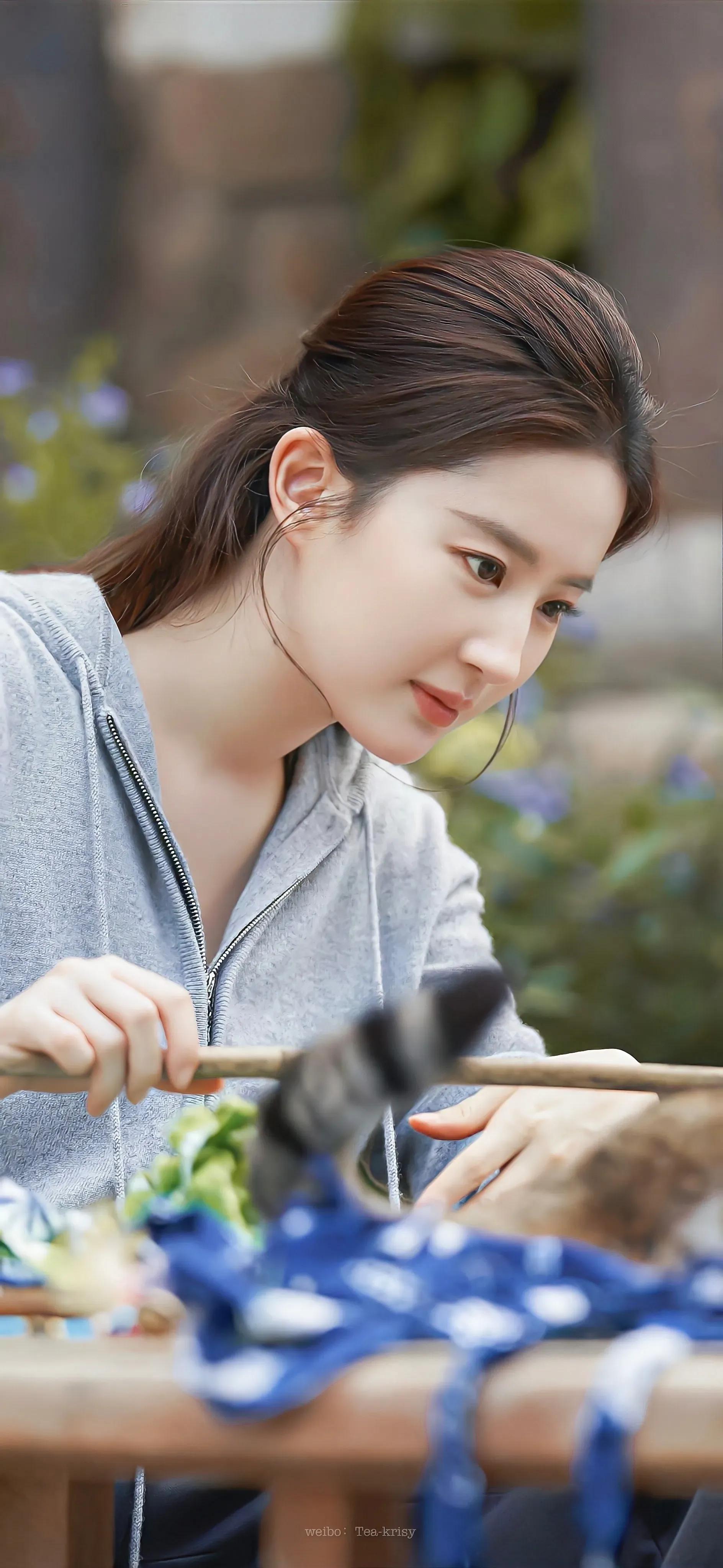 精美壁纸|辞旧迎新,刘亦菲依旧那么貌美年轻!