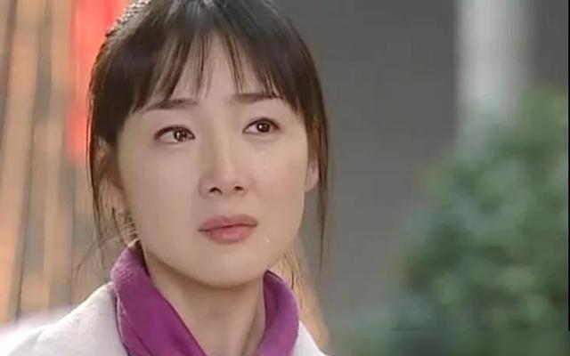 当时，韩国电视剧里的女性都长得很高，宋慧乔蔡琳也很有光泽，大长现在更是全员都是美女。