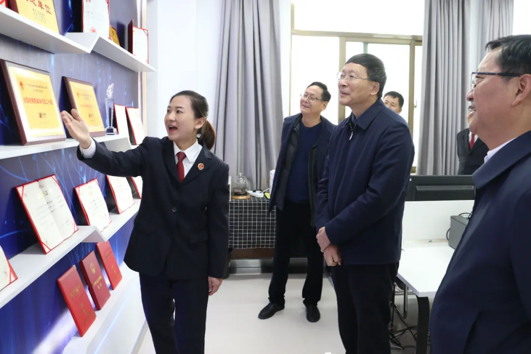 楚雄州人大常委会主任周兴国到州检察院调研指导