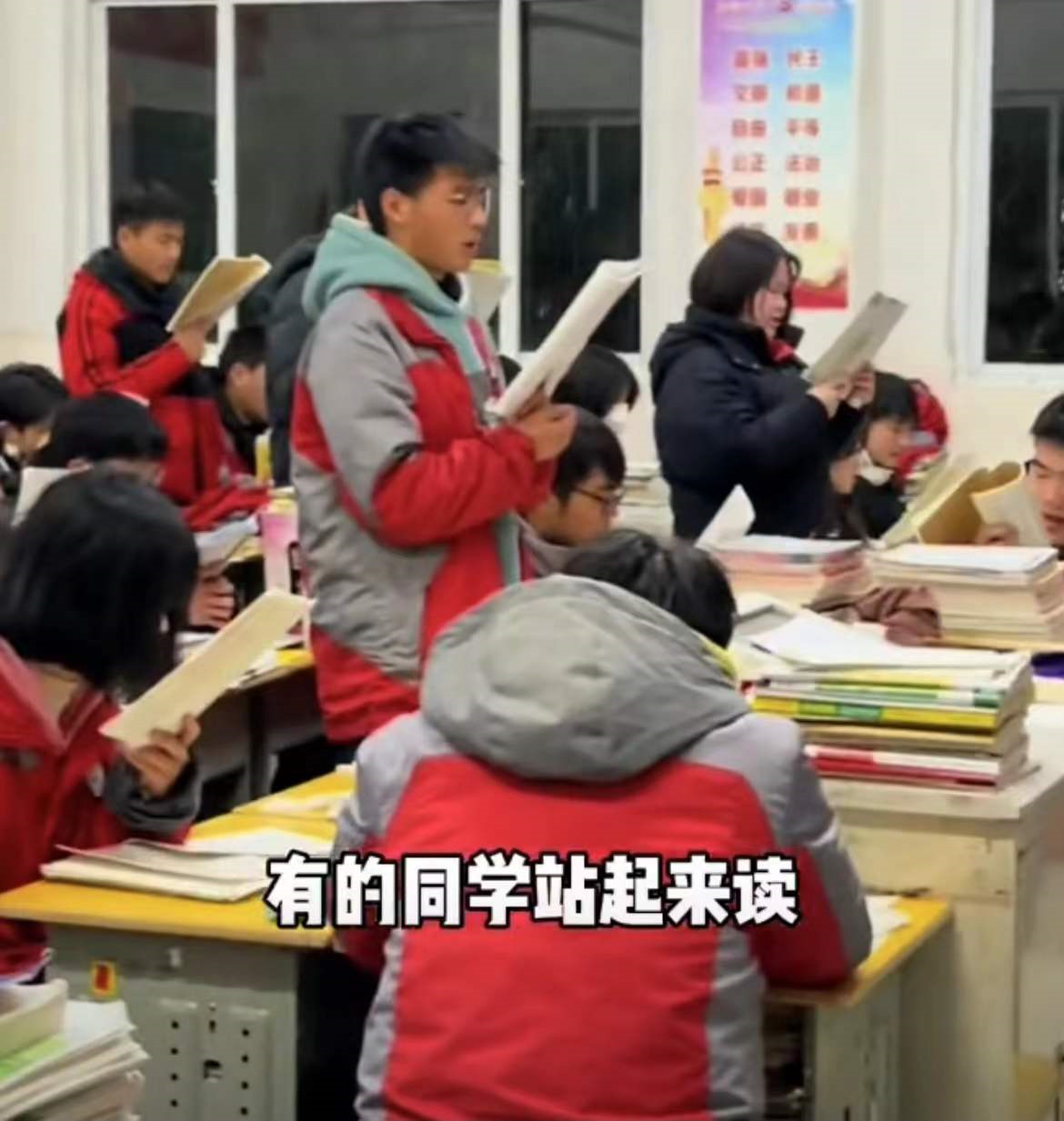 高三学生的一天曝光，凌晨5点教室灯火通明，网友：果然是江苏的