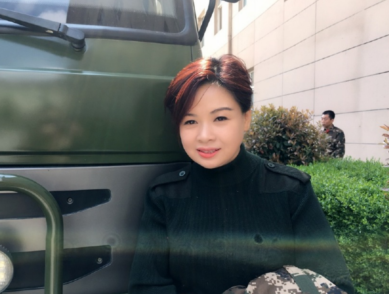 不过,对于喜欢和支持她的歌迷以及观众来说,大家还是更希望李琼能够