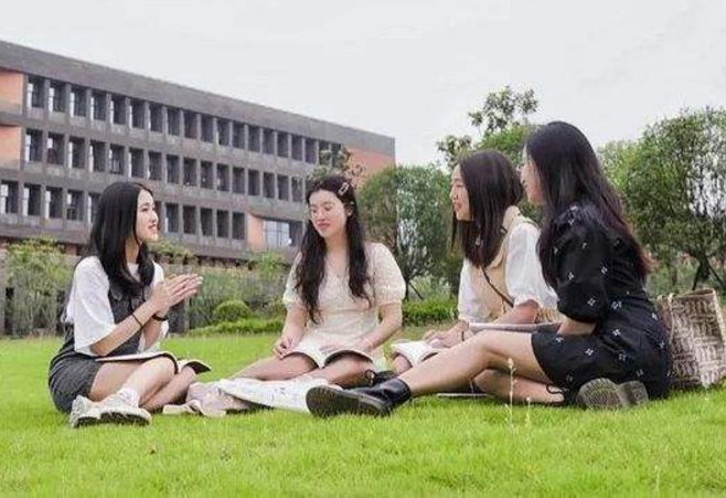 四川多所高校发布暂缓返校通知，大学生悲喜不同，大学的安排不同