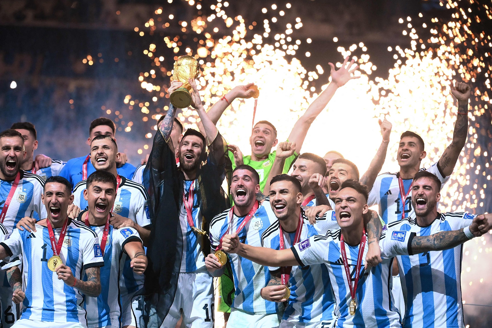 阿根廷球队标志（官宣！阿根廷队徽添第3颗星，梅西42冠：1世界杯+4欧冠，甩开C罗）